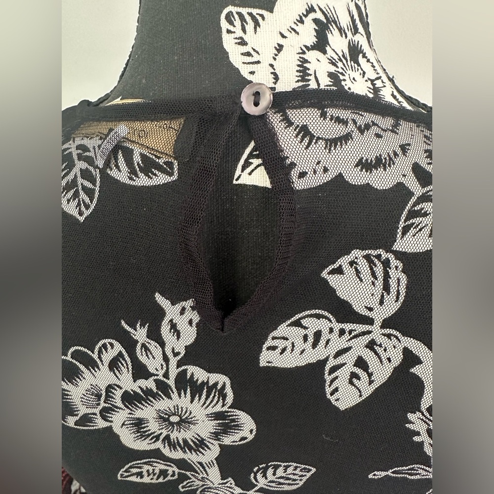 House of Harlow x Revolve embroidered sheer crop top - Picture 7 of 10